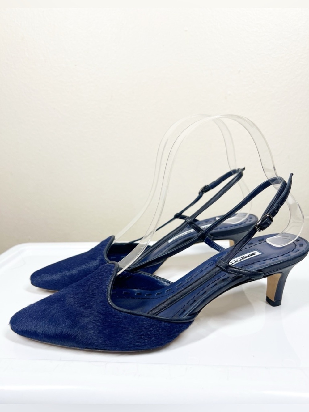 Manolo Blahnik Womens Blue Calf Hair Slingback Pointed Toe Pumps Size 37
